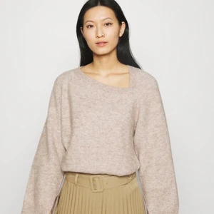 Stickad tröja  - Så fin stickad tröja från arket, endast testad men passade inte mig. Nypris 900kr