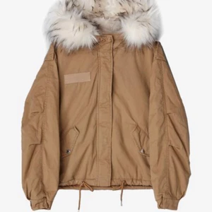 Vinterjacka - Skittuff! Använd en hel del men ändå i TOPPSKICK, som ny. Säljer ut massor, som är köpt från Zalando. En del har prislapp kvar annat är dock använt någon gång. ALLT ska bort, skriv gärna bud. Säg till om du måste ha bild på något, men allt ser exakt ut som bild