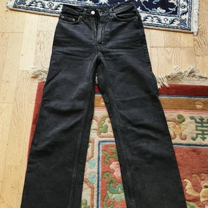 High rise buggy jeans  - I mycket bra skick och passar xxs_s och I mycket bra skick sitter över size 
