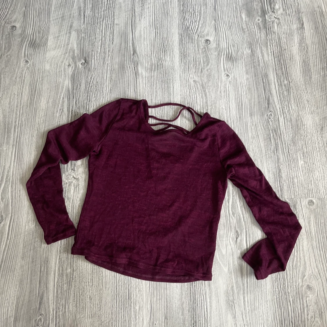 Lila tröja med snörning i ryggen - 90