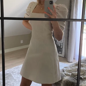 Klänning från nakd  - En jättefin klänning från nakd, endast använd en gång och är därför i fint skick!💕💕 Stl xs!