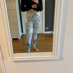 Träningstights Aim’n - Träningstights från Aim’n i storlek XS. Jag är 165 cm lång.