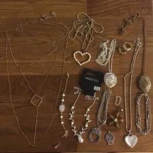 Asseccoarer för alla tillfällen! - Smycken för alla smaker! Halsband, armband, ringar och berlocker. Allt 10kr/st