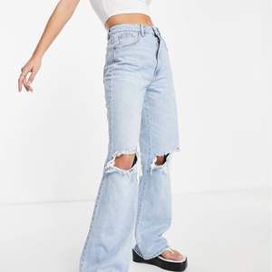 Säljer dessa jeans ifrån Asos 💜 Storlek 34 men är ganska långa i benen. Helt oanvända med lapparna kvar! 