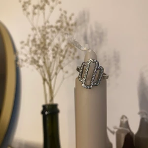 Ring från Edblad  - Elvira Ring Steel i 17.5mm (M). Rostfritt stål. Slut i butik. Frakt tillkommer! 