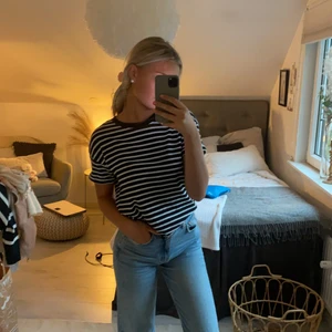 Svart och vit randig tröja - Fin och i fint skick!💗💗