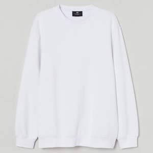 Vit sweatshirt oversize🤍 köpt på herravdelningen, storlek L🤍