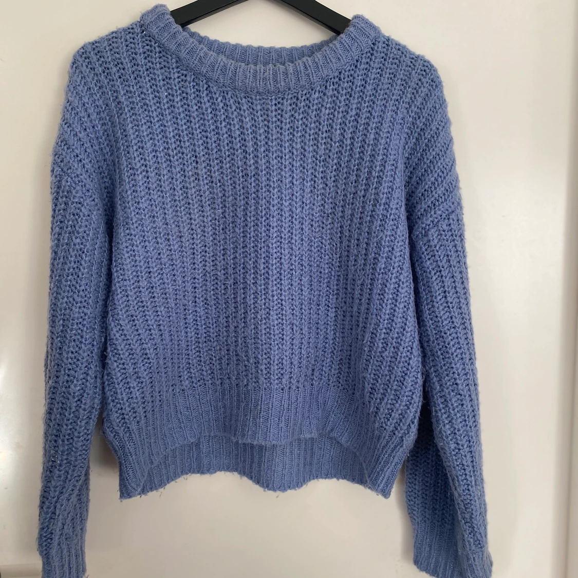 Stickad blå tröja - 90