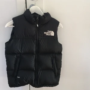 The North Face 1996 Retro Väst (2399 Ny) - Tjena! Jag har nu växt ur min The North Face väst, först till kvarn får den för ett bra pris (ny pris 2399)!