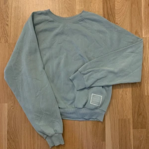 Crewneck - Från H&M, ny skick. Lite croppad:)