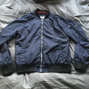 Calvin Klein  - Calvin Klein Jeans Bomberjacka, höst/vårjacka  Storlek XL men funkar även som L