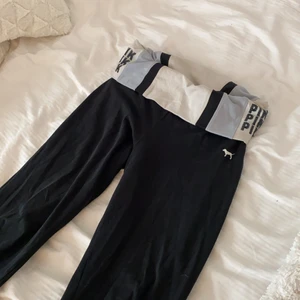 Yoga pants  - Yoga pants från Pink. Utsvängda i benen💙💙