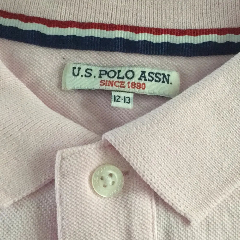 Rosa polo club association tröja använd 1-3 gånger. Nyskick.. T-shirts.