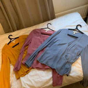 Super fina blus  - Tre jättefina blus från hm. Använt fåtal gånger, inga skador och väldigt bra skick 50kr styck står för frakten 