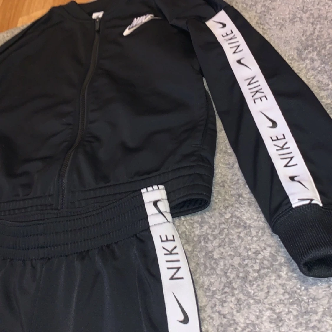 Nike tracksuit storlek 146-156cm  - 90