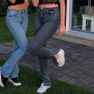 Zara jeans - Säljer dessa skit snygga jeans från zara (dom gråa) Är 167cm lång och längden är perfekt på mig 💕 priset är inklusive frakt ☺️☺️