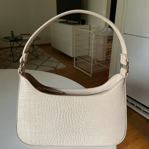 Baguette väska mango  - Väska från mango, nästan inte använd 