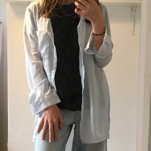 Vacker blus/skjorta - Vacker skjorta/blus som aldrig kom till användning då jag har en likadan. Ganska lång