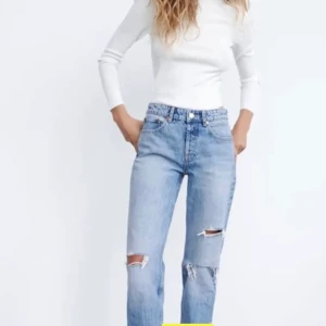 Zara jeans - Säljer dessa fina jeans. Jag är 174 och på mig är dom bra längd och sitter bra