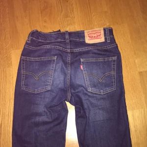 Levi’s 512tm slim taper - Oanvända levi’s lågmidjade jeans. Köpt de för 1000. Fin mörk blå färg.