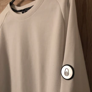 Sail Racing Sweatshirt  - En sweatshirt från Sail Racing, köpt för 899kr och är en X large men passar L