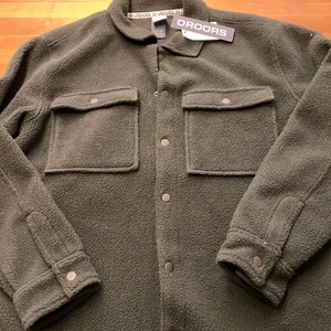 Droors Fleecejacka Svart S - Droors Fleecejacka Svart  Storlek S mycket bra skick aldrig använd Nypris 1199 Pris 400 kr SMS eller Ring 0708942932