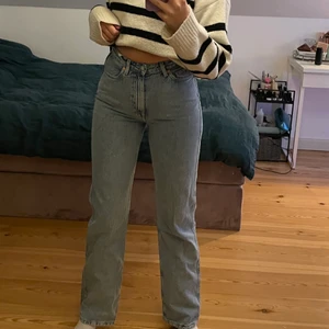 Blåa weekday jeans w27 l34 - Blå jeans, w27 l34, använda en gång 