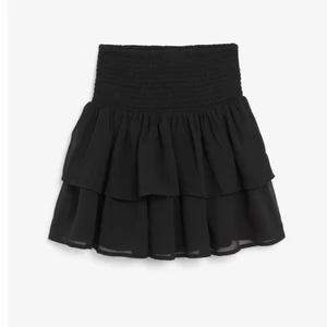 Volangkjol - Säljer nu min volangkjol i storlek S, då den inte används! Inte använd så mycket ❤️ (LÅNAD BILD)