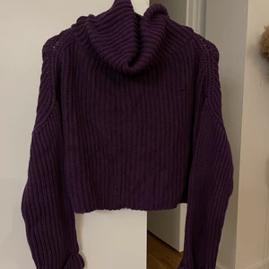 Croppad Stickad lila tröja  - .