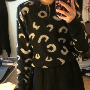 Stickad tröja - Säljer denna superfina stickade tröja! Nypris: 399kr