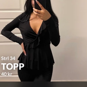 Topp 40kr - En fin topp från Gina Tricot. Bra skick 🦋