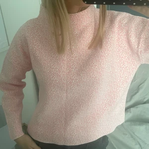 Tröja - Tröja ifrån &other stories. Aldrig använd. Frakt 66kr.