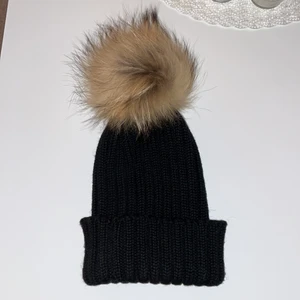 Hollies mössa - Mössa från Hollies, sparsamt använd.