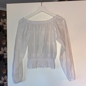 Vit topp - Vit topp från H&M i storlek XS.