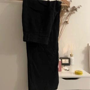 Jeans - Säljer pågrund av att den inte kommer till andvändning. Skriv för fler bilder 