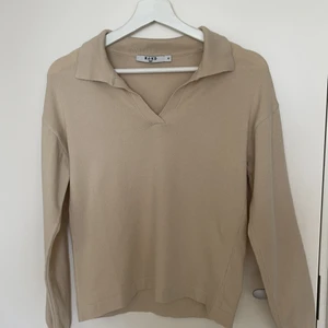 Stickad tröja Nakd - Stickad tröja från Nakd i storlek x-small passar även Small då den är lite större i storleken. Köpt för 399kr. Köparen står för frakten (62kr)💕💕