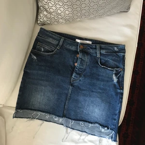 Jeanskjol från Zara - Endast använd 2-3 gånger. 