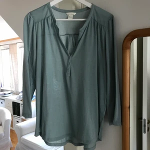 Mintgrön tunn blus - Gott skick. 