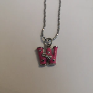 Halsband - Halsband med bokstav W, aldrig använd. 