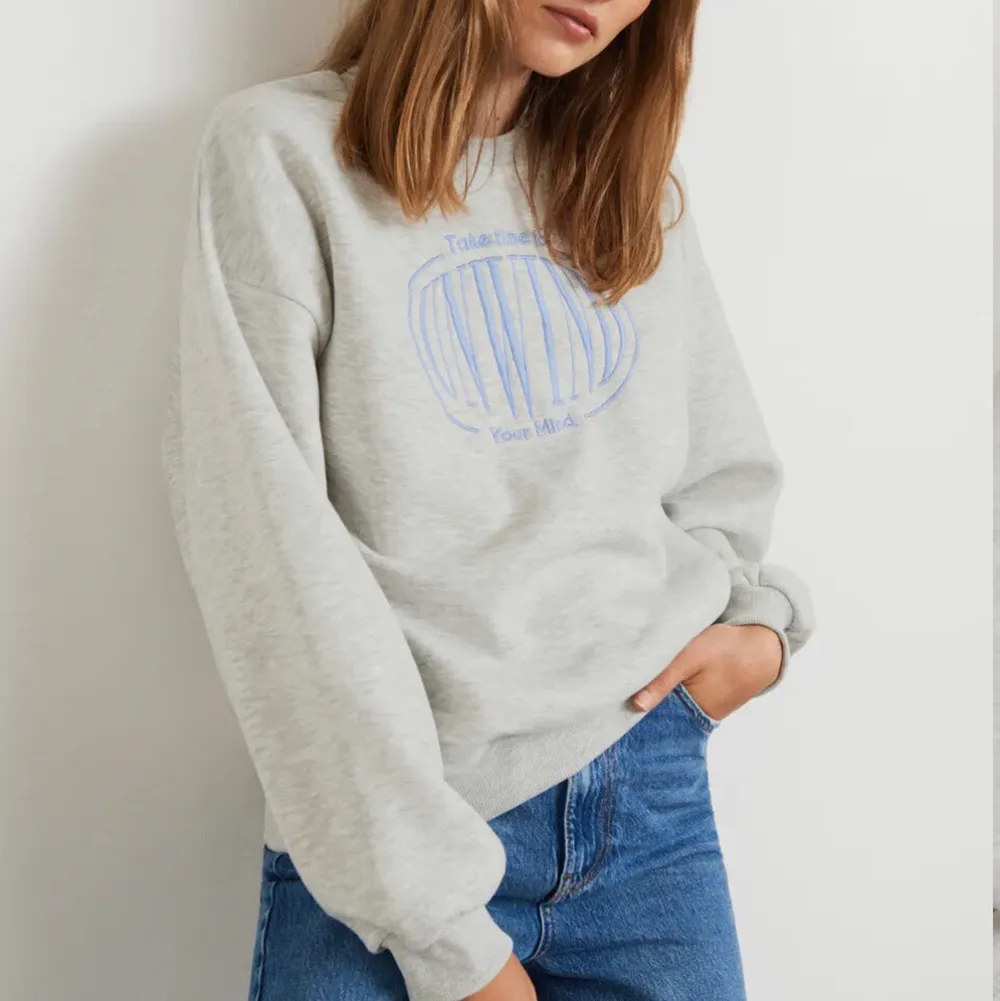 ❗️INTRESSEKOLL❗️ jag funderar på att sälja min helt nya, jättefina sweatshirt då jag inte riktigt känner att den är min stil. Kontakta vid intresse🤩. Hoodies.