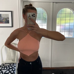Topp från Bershka - Supersöt orange topp från bershka. Helt oanvänd!
