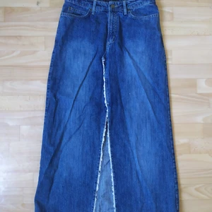 H&M jeans kjol country core - Superfin lång kjol som räcker till vaderna på en 175 cm lång. Står 40 men passar mer 38-40.