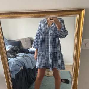 Zara klänning - Super fin zara klänning! Så fin men kommer inte till andvändning! Helt slutsåld och väldigt populär! 