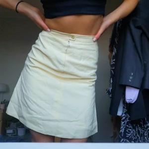 Ljusgul kjol i XS - Superfin ljusgul kjol i XS❤️