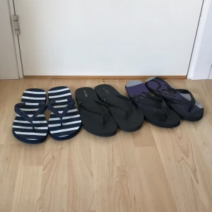 Flipflops strl 39-40 - Tre par filipflop storlek 39-40, storlek 9 1/2-10 1/2. Fint skick. Pris exklusive frakt