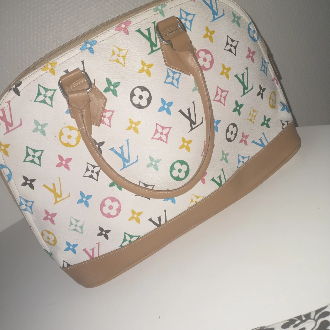 Ny, oanvänd väska  - 91