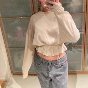 Zara tröja  - Säljer nu min fina tröja från zara, knappt använd 