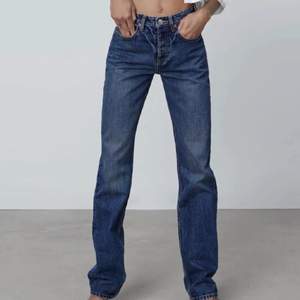 Så sjukt snygga jeans från zara, storlek 34. Om fler är intresserade så blir det budgivning i kommentarerna. Möts upp i stockholm annars tillkommer frakt 💕