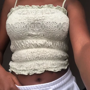 Bikbok Linne - Ljugrönt linne ifrån bikbok, säljs pga sitter lite taight. Storlek S men skulle säga mer som Xs. Skicket är helt nytt då jag ej använt linnet‼️ Frakt tilkommer 🚚 Köpt för 200kr säljer för 90kr