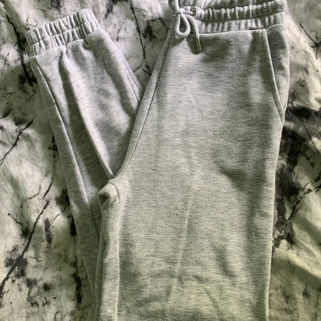 Gråa sweatbyxor xs - 90